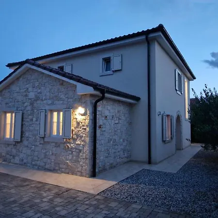 Martina S Bazenom,5 Soba Villa *