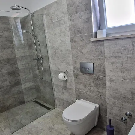 Villa Martina S Bazenom,5 Soba *