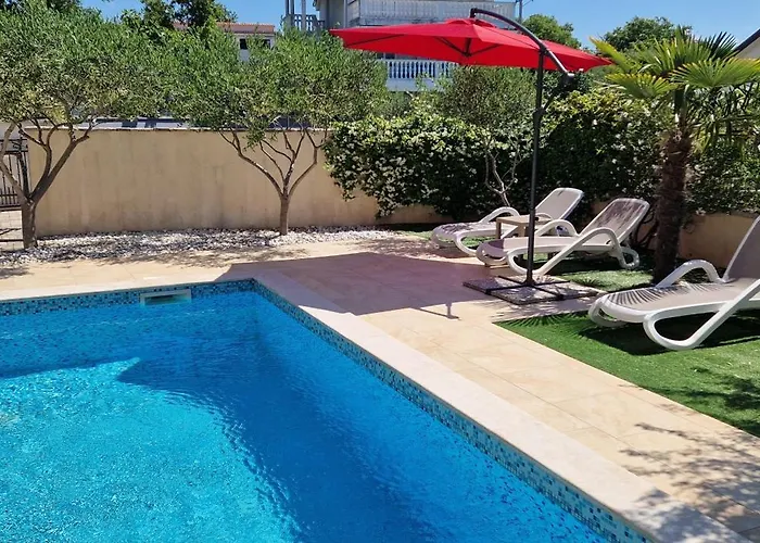 Vila Martina S Bazenom,5 Soba Pinezići