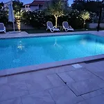 Martina S Bazenom,5 Soba Villa *