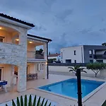Villa Martina S Bazenom,5 Soba